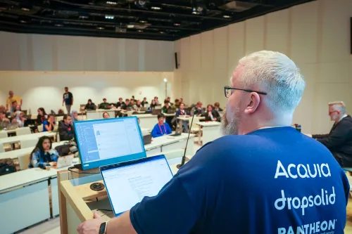 Hilmar in podium at Drupal in a Day - Vienna